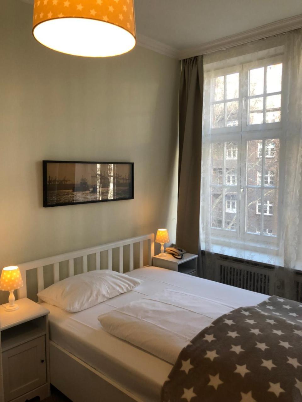 Hotel Fresena Im Dammtorpalais Hamburg Bagian luar foto