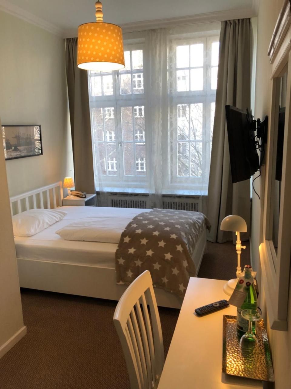 Hotel Fresena Im Dammtorpalais Hamburg Bagian luar foto