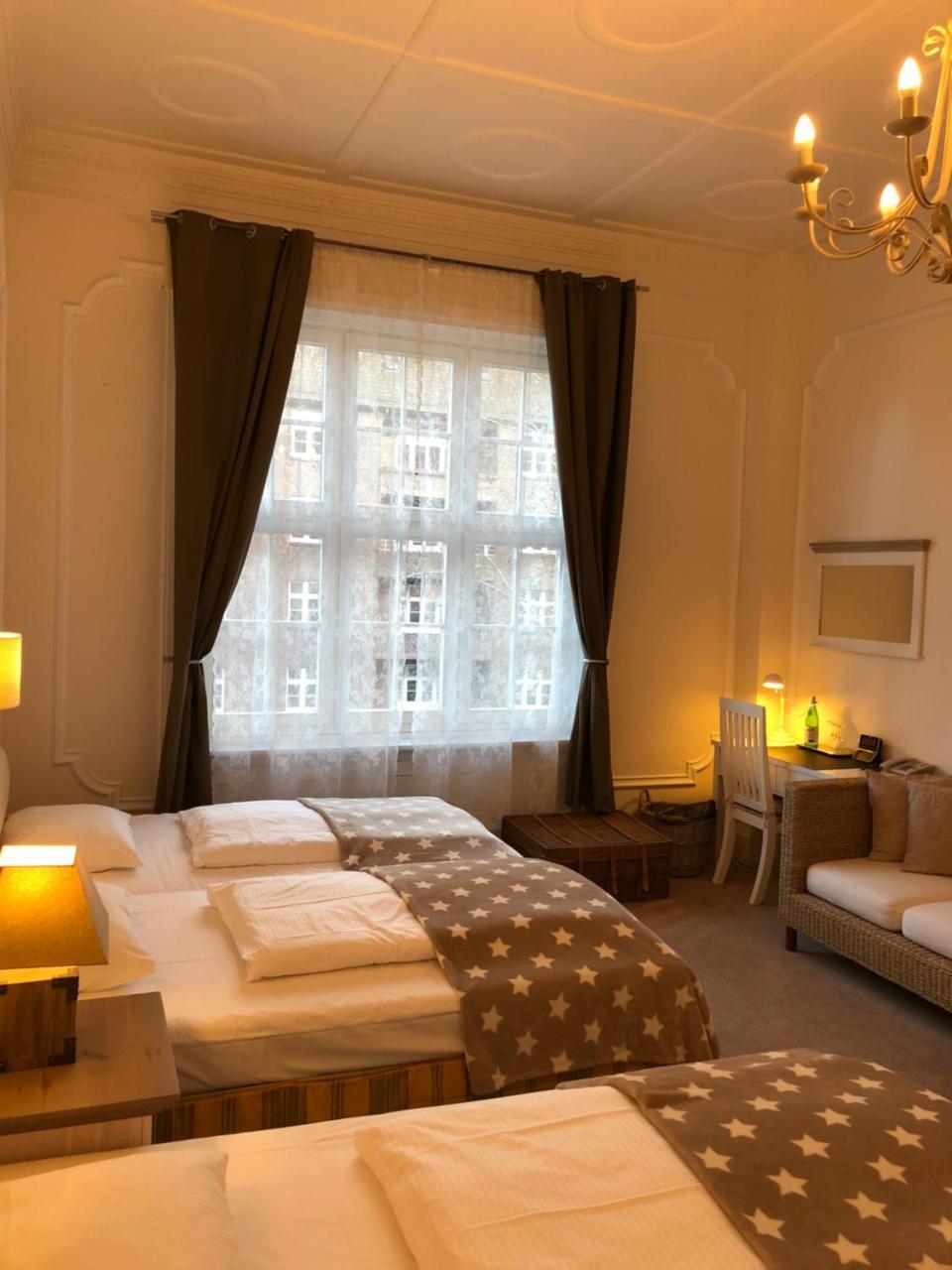 Hotel Fresena Im Dammtorpalais Hamburg Bagian luar foto